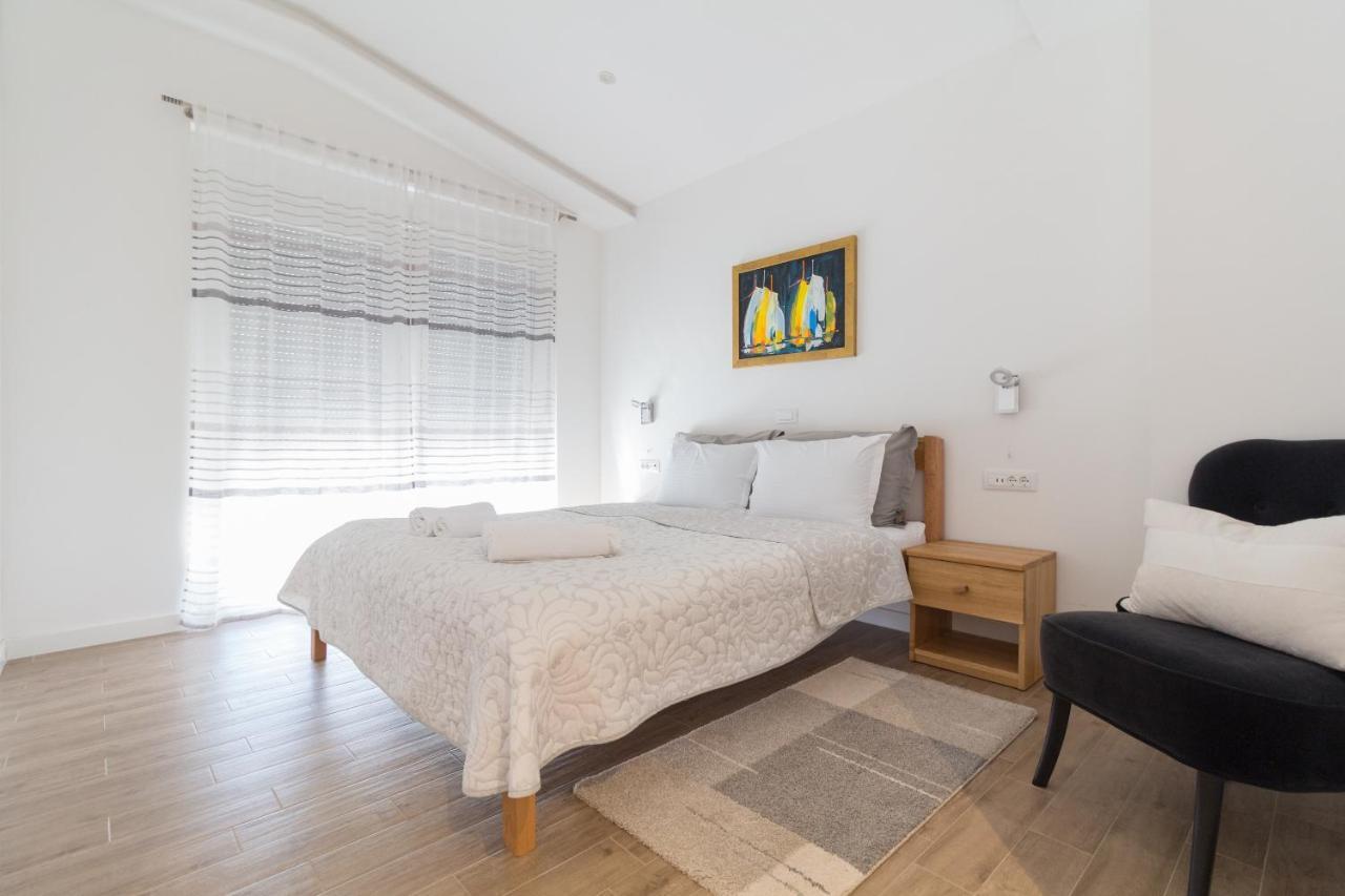 Vila Ema With Heated Saltwater Pool, Sauna And Private Gym - By Ta Leut Agency