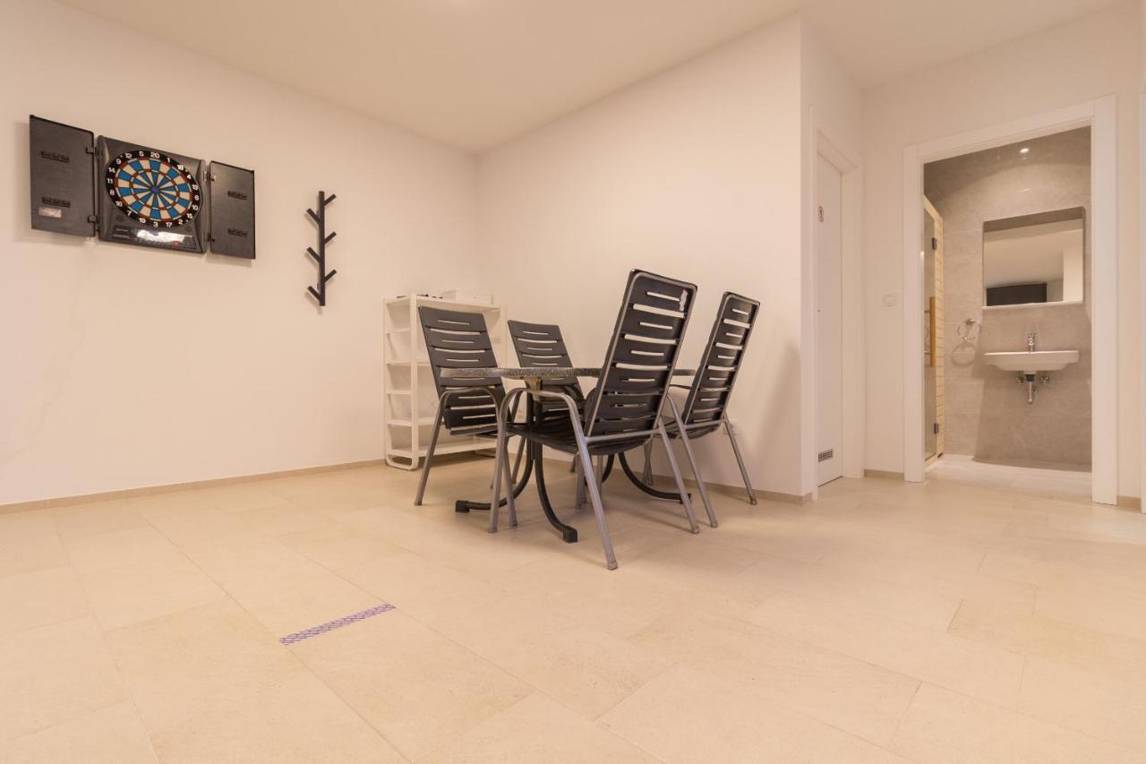 Vila Ema With Heated Saltwater Pool, Sauna And Private Gym - By Ta Leut Agency