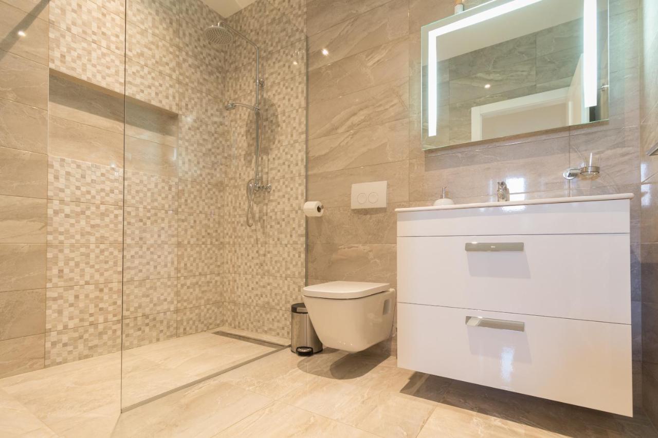 Ema With Heated Saltwater Pool, Sauna And Private Gym - By Ta Leut Agency Privlaka (Zadar)