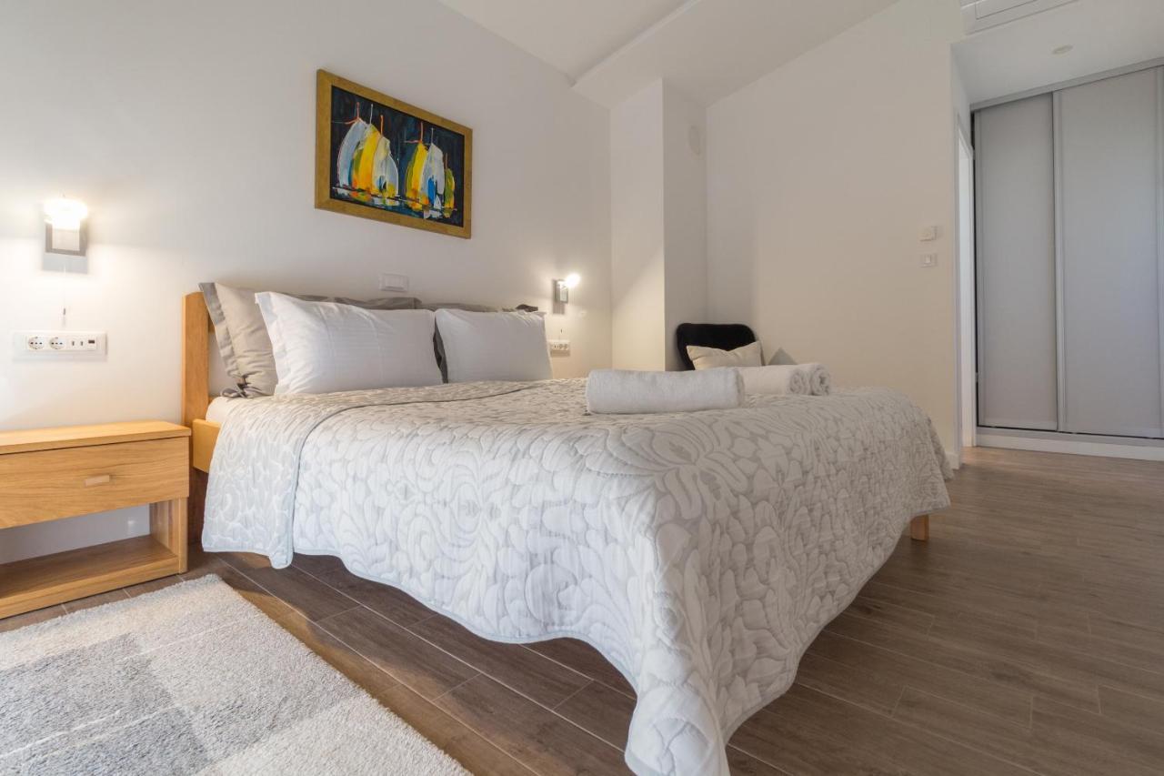 Villa Ema With Heated Saltwater Pool, Sauna And Private Gym - By Ta Leut Agency Privlaka (Zadar)