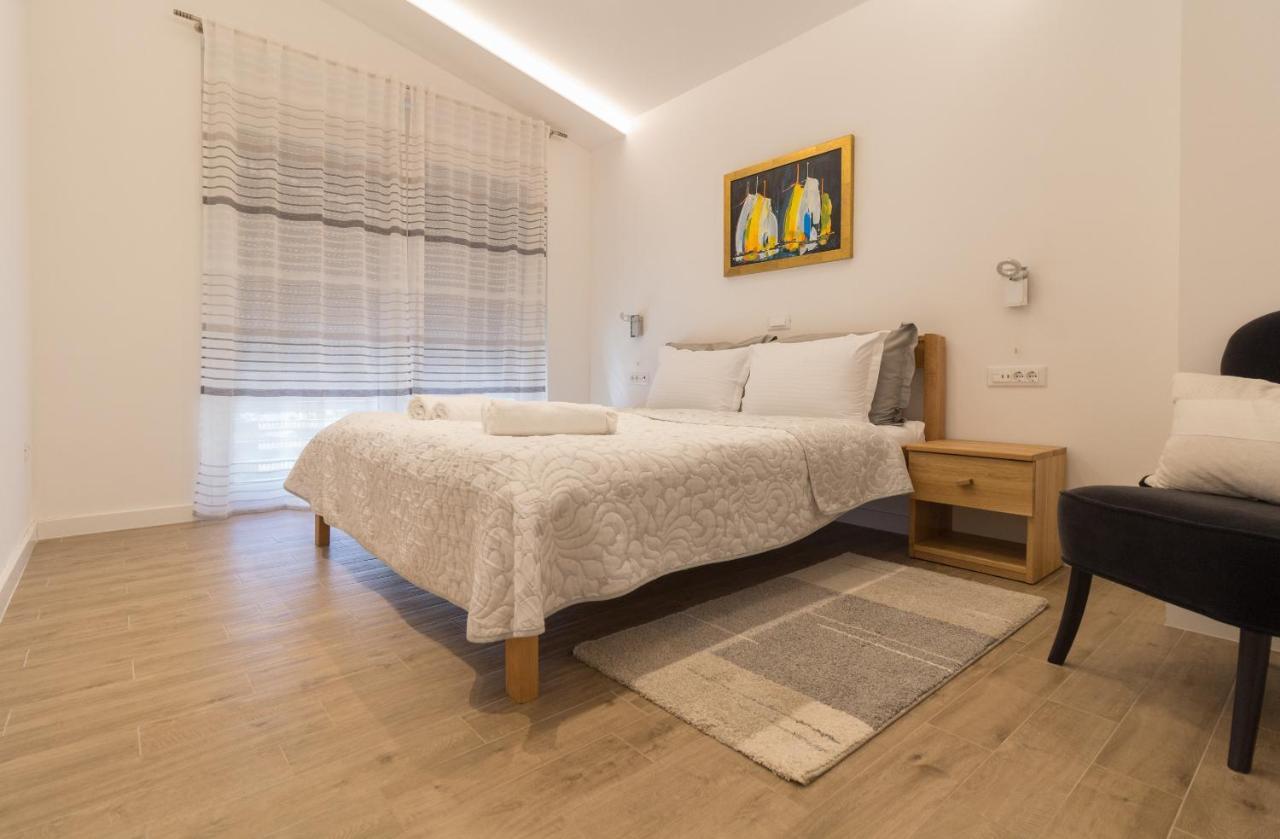 Villa Ema With Heated Saltwater Pool, Sauna And Private Gym - By Ta Leut Agency *