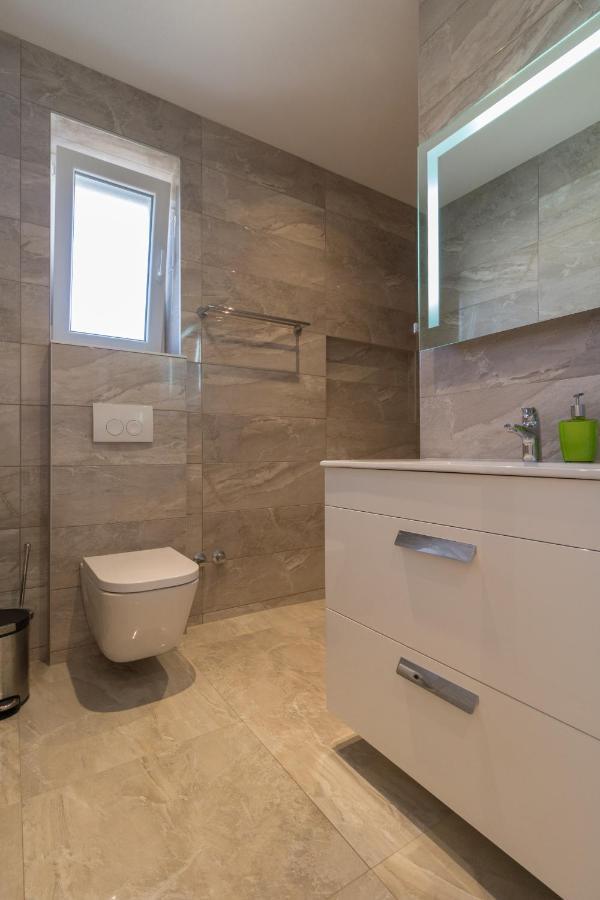 Ema With Heated Saltwater Pool, Sauna And Private Gym - By Ta Leut Agency Villa Privlaka (Zadar)