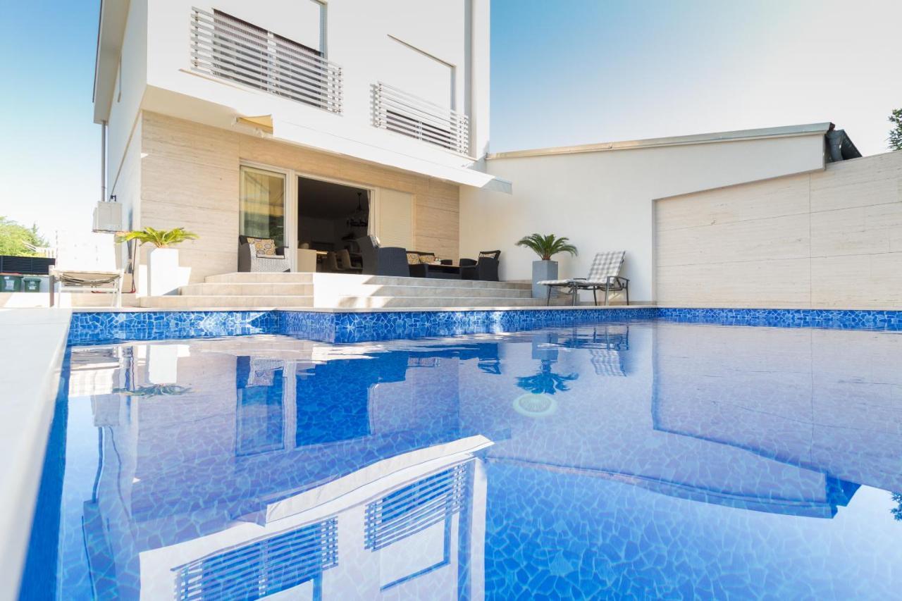 Ema With Heated Saltwater Pool, Sauna And Private Gym - By Ta Leut Agency Privlaka (Zadar)