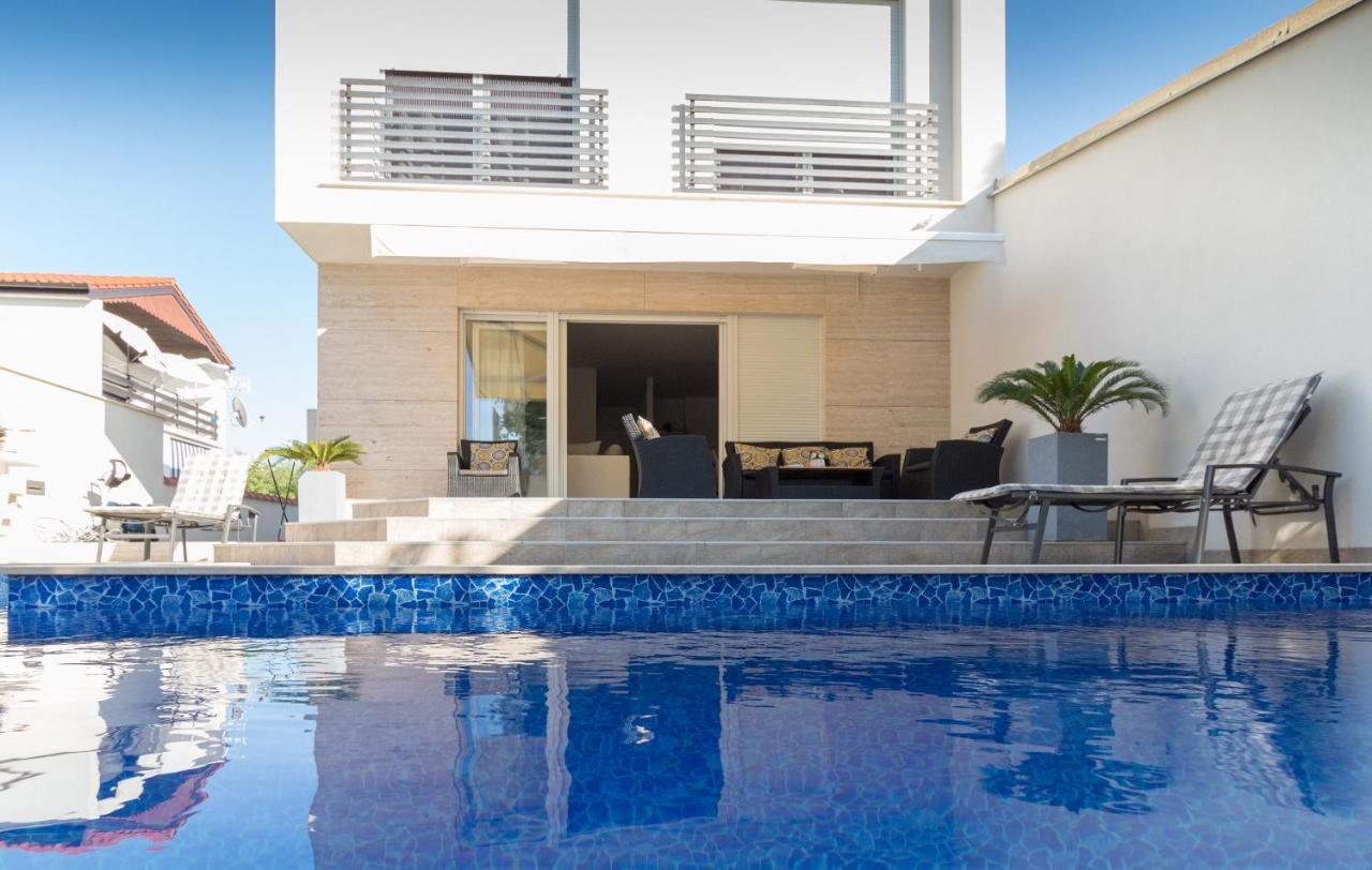 Ema With Heated Saltwater Pool, Sauna And Private Gym - By Ta Leut Agency Privlaka (Zadar)