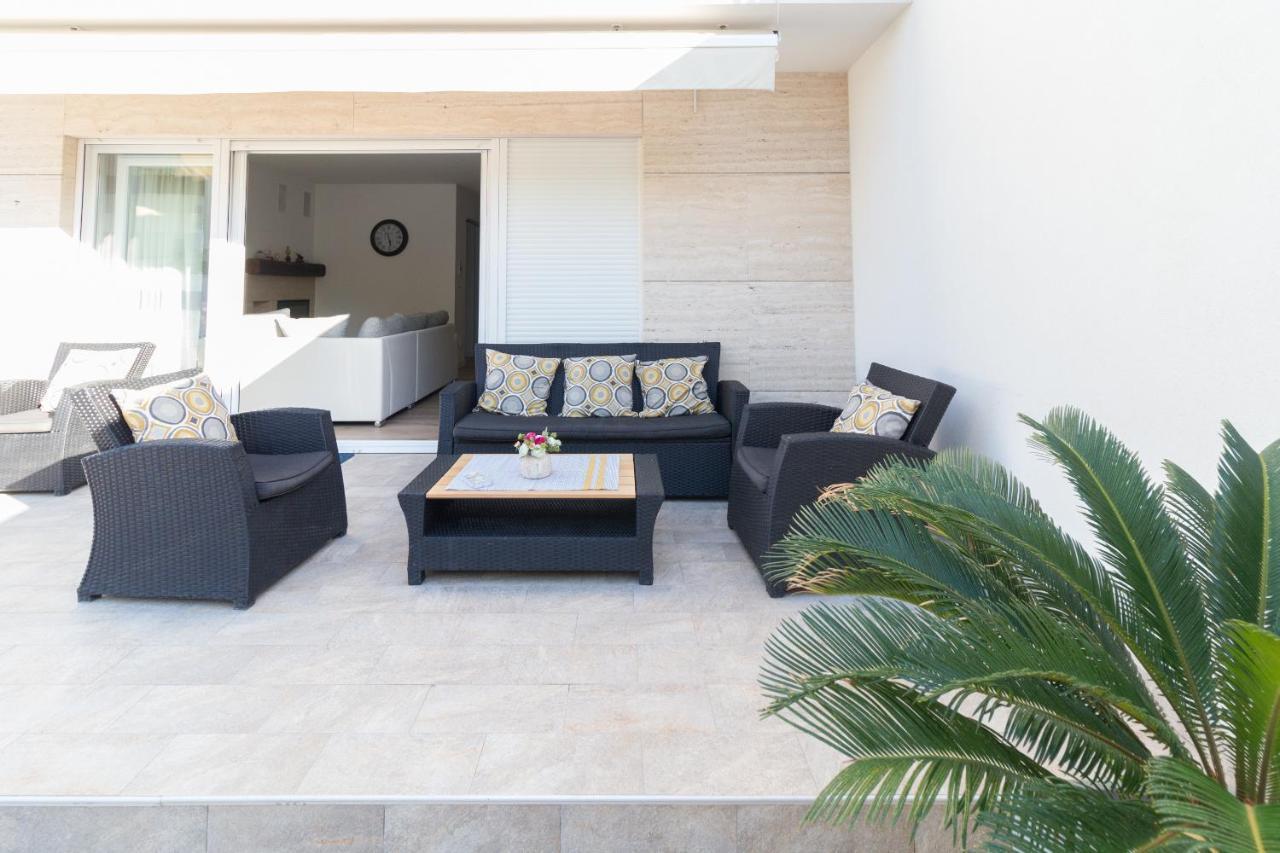 Ema With Heated Saltwater Pool, Sauna And Private Gym - By Ta Leut Agency *