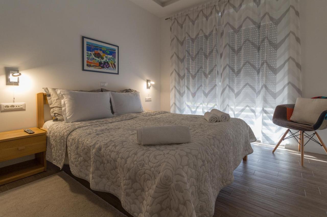 Ema With Heated Saltwater Pool, Sauna And Private Gym - By Ta Leut Agency Villa *