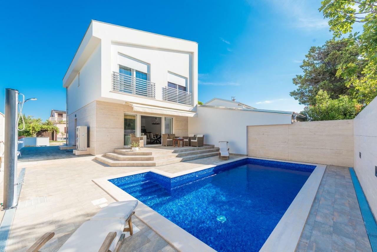 Ema With Heated Saltwater Pool, Sauna And Private Gym - By Ta Leut Agency *